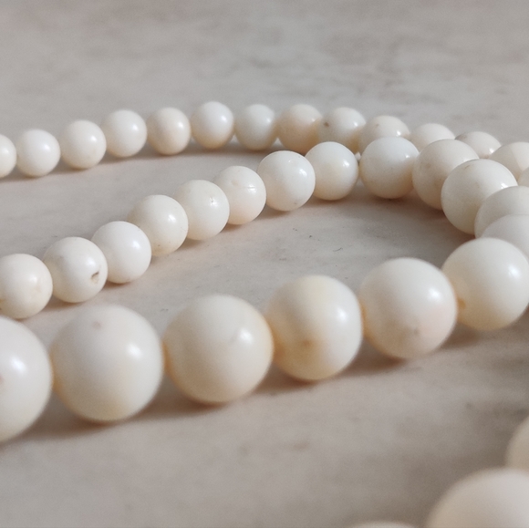 Vintage Genuine White Coral Gradient Necklace - Picture 8 of 16